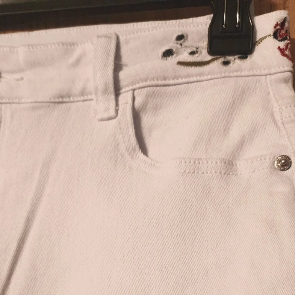 Anna-Kaci Floral Daisy Embroidered Mid Rise Bell Bottom Flare Jeans Sz XL (NWT) - Picture 12 of 14